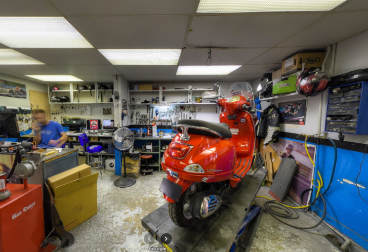 Pose et entretien de votre kit chaîne dans notre atelier 2 roues Latresne -  Garage spécialisé dans la vente et réparation de motos et scooter à  Latresne 33 - Deux Roues